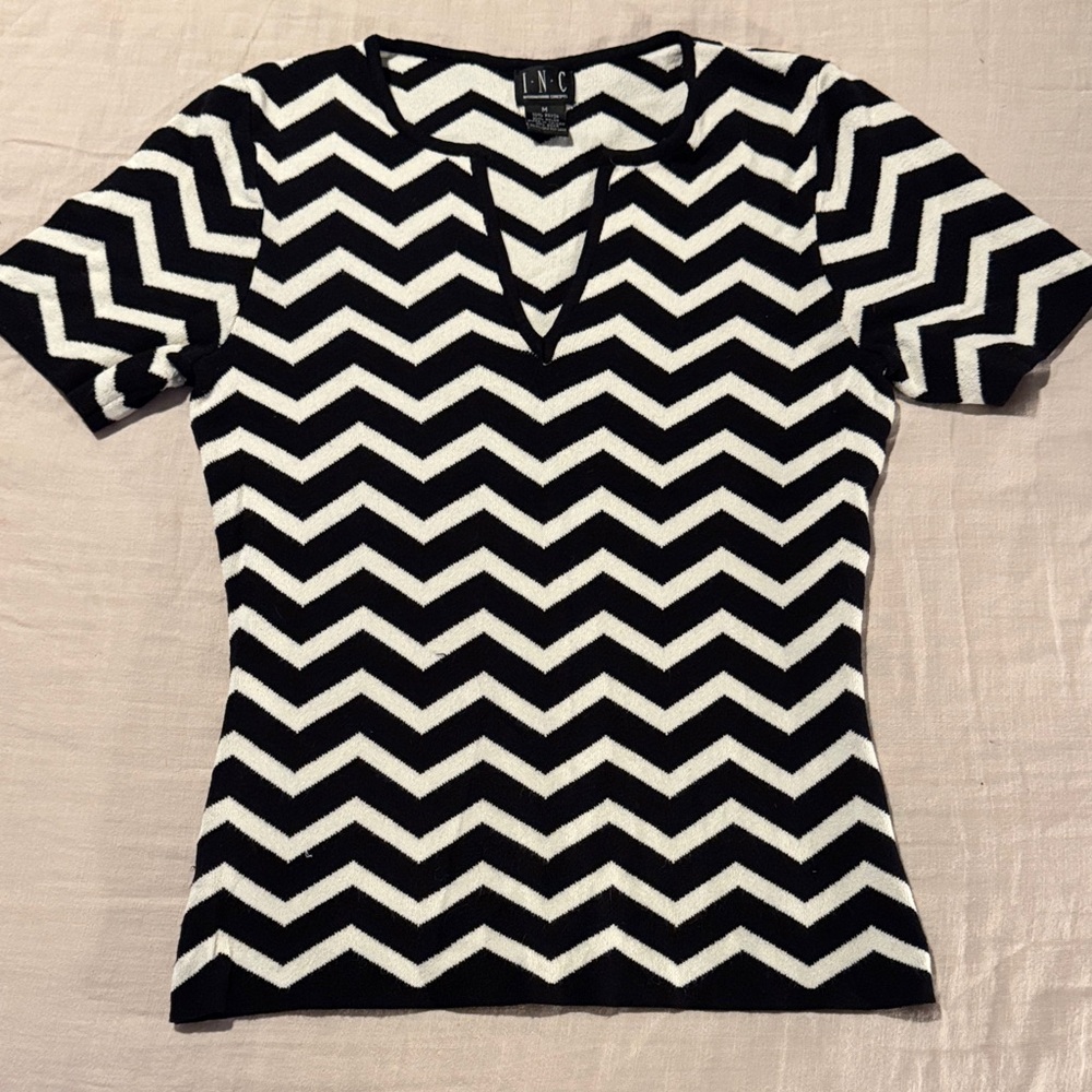 💜 2/$15💜 International Concepts Chevron Pattern Short Sleeve Top